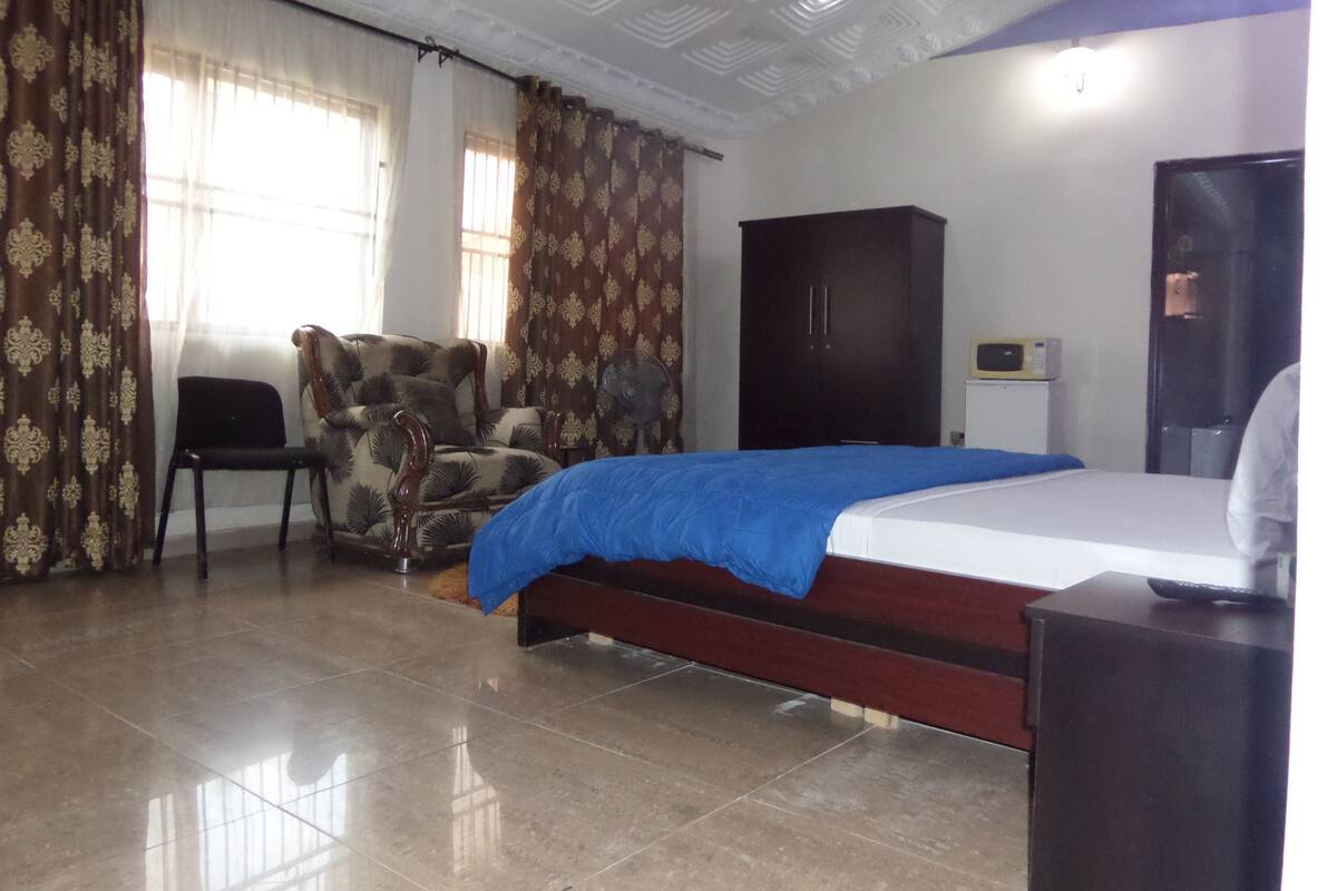 WiFi (free), bed sheets