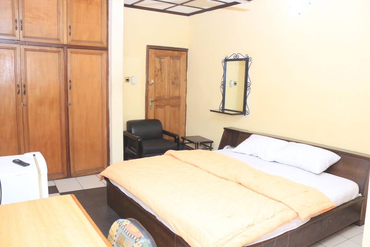 Minibar, desk, laptop workspace, blackout curtains