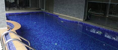 Piscine couverte, piscine extérieure