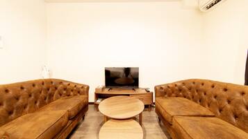 Family Room | Living area | Flat-screen TV