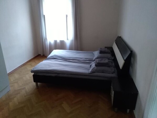 Free WiFi, bed sheets