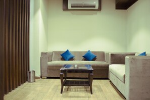 Standard Room | Business center - JB Skyhilton Inn (Lucknow)