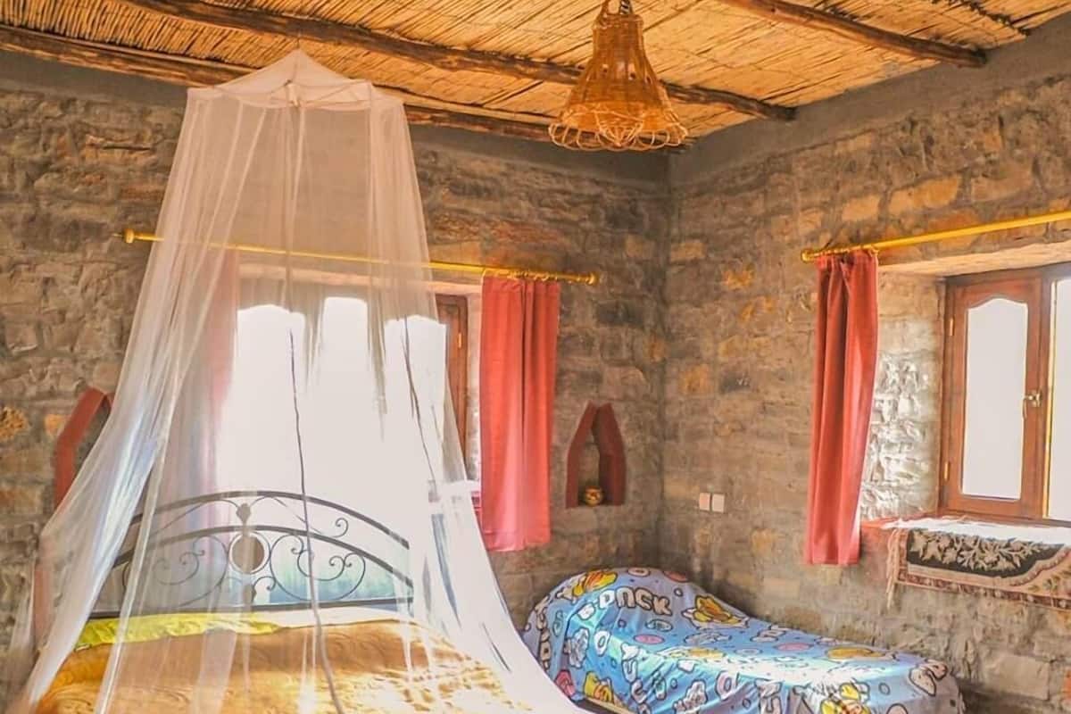 Triple Room, Private Bathroom | In-room safe, free WiFi, bed sheets