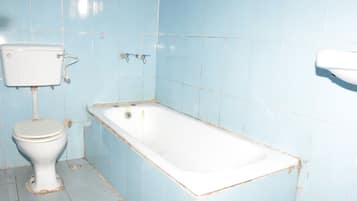 Quarto luxo | Banheiro | Banheira, banheira de imersão, toalhas de banho