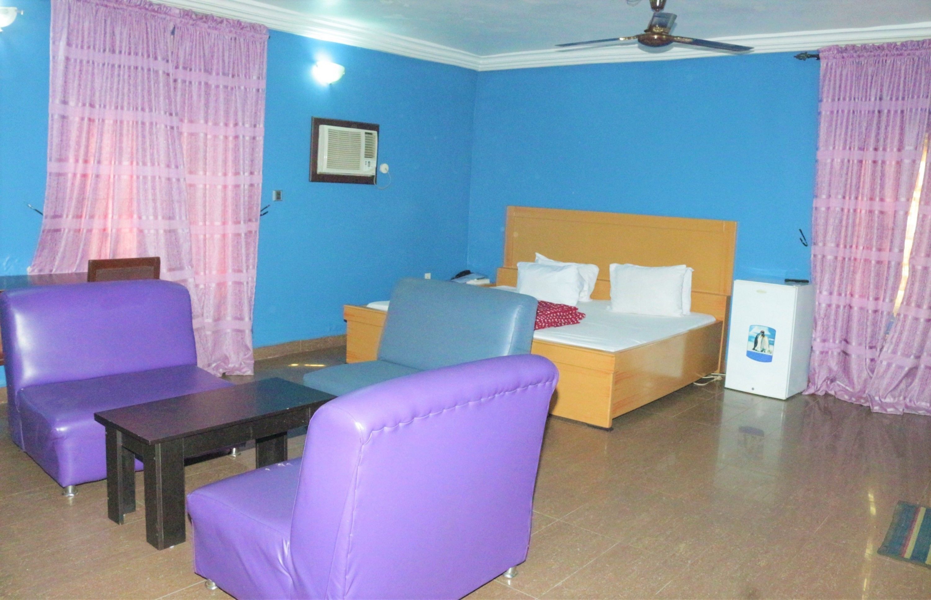In-room safe, bed sheets