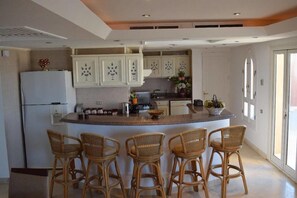 Duplex, 3 Bedrooms | Private kitchen