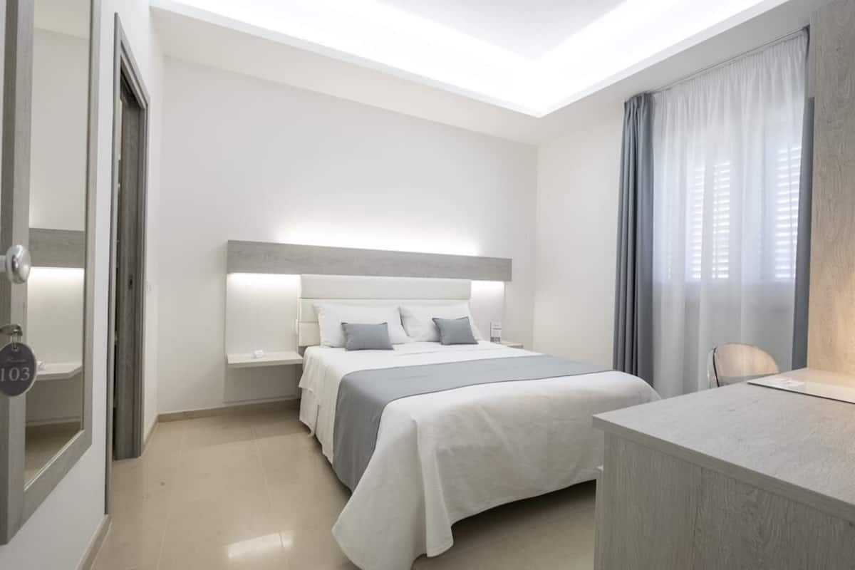 Standard Double Room | Minibar, in-room safe, desk, WiFi (free)