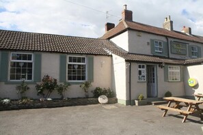 Property entrance - The Woodman Inn (Bedale)