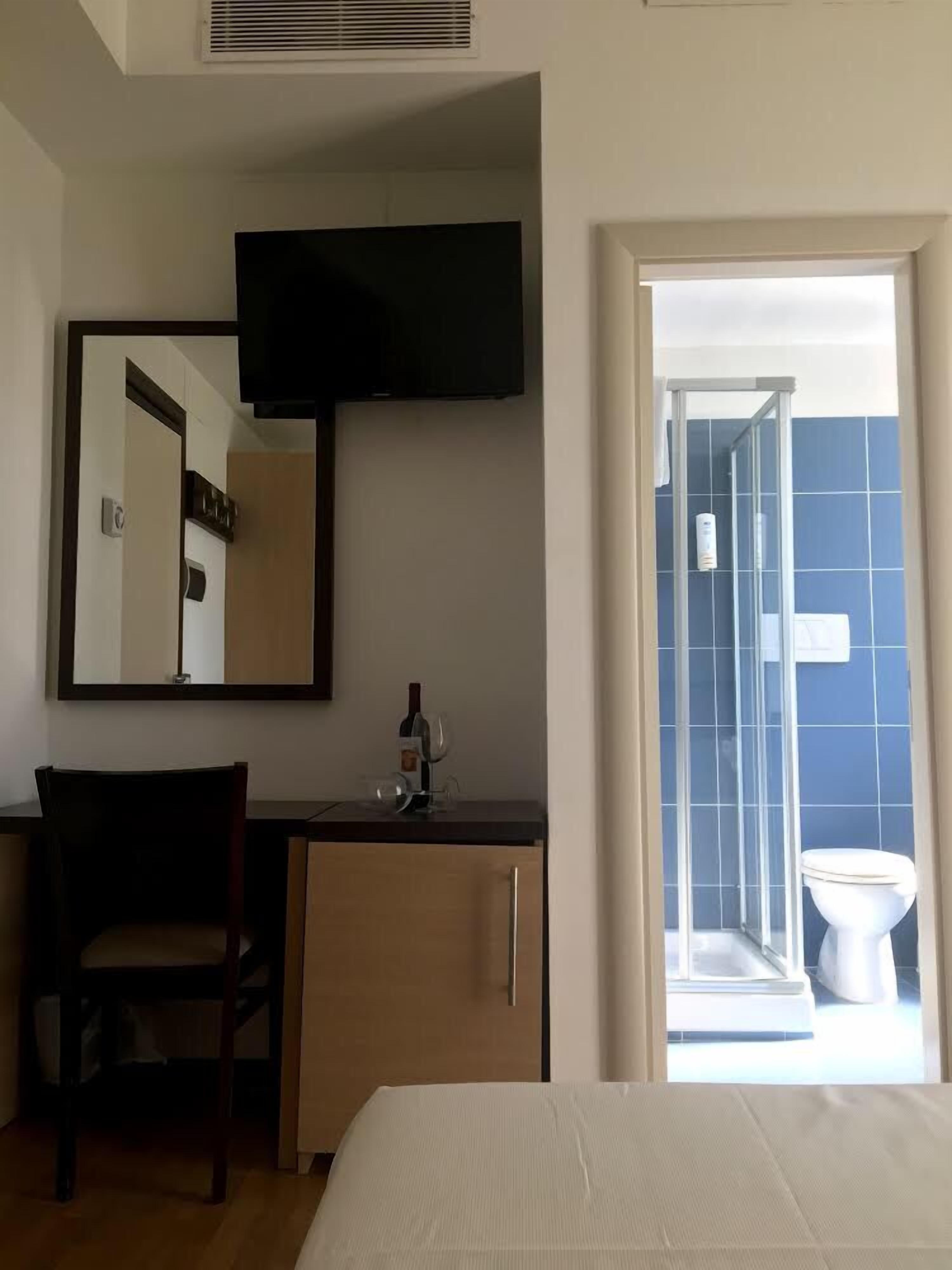 minibar, in-room safe, desk, laptop workspace