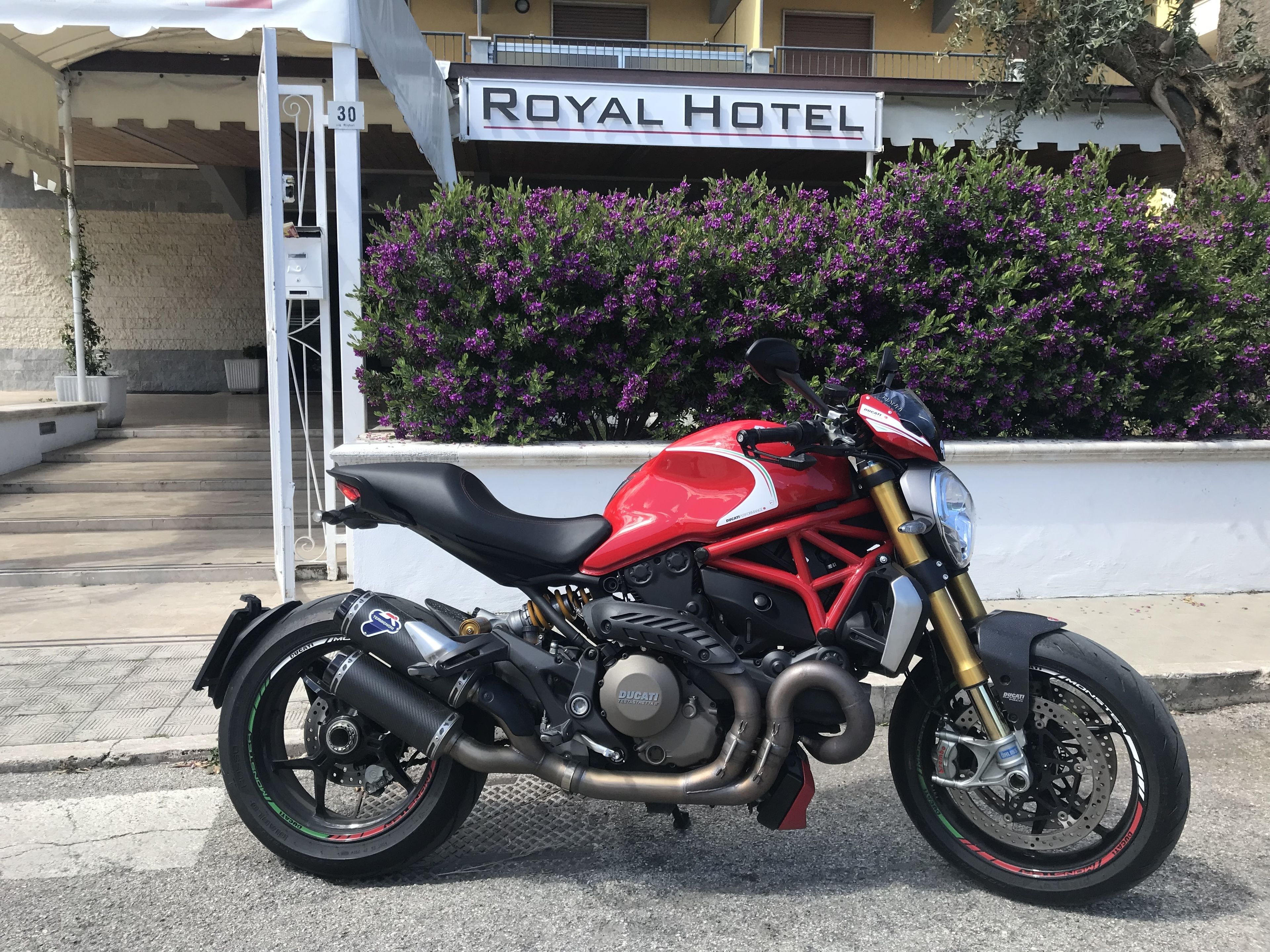 self-parking (surcharge) 5 per day