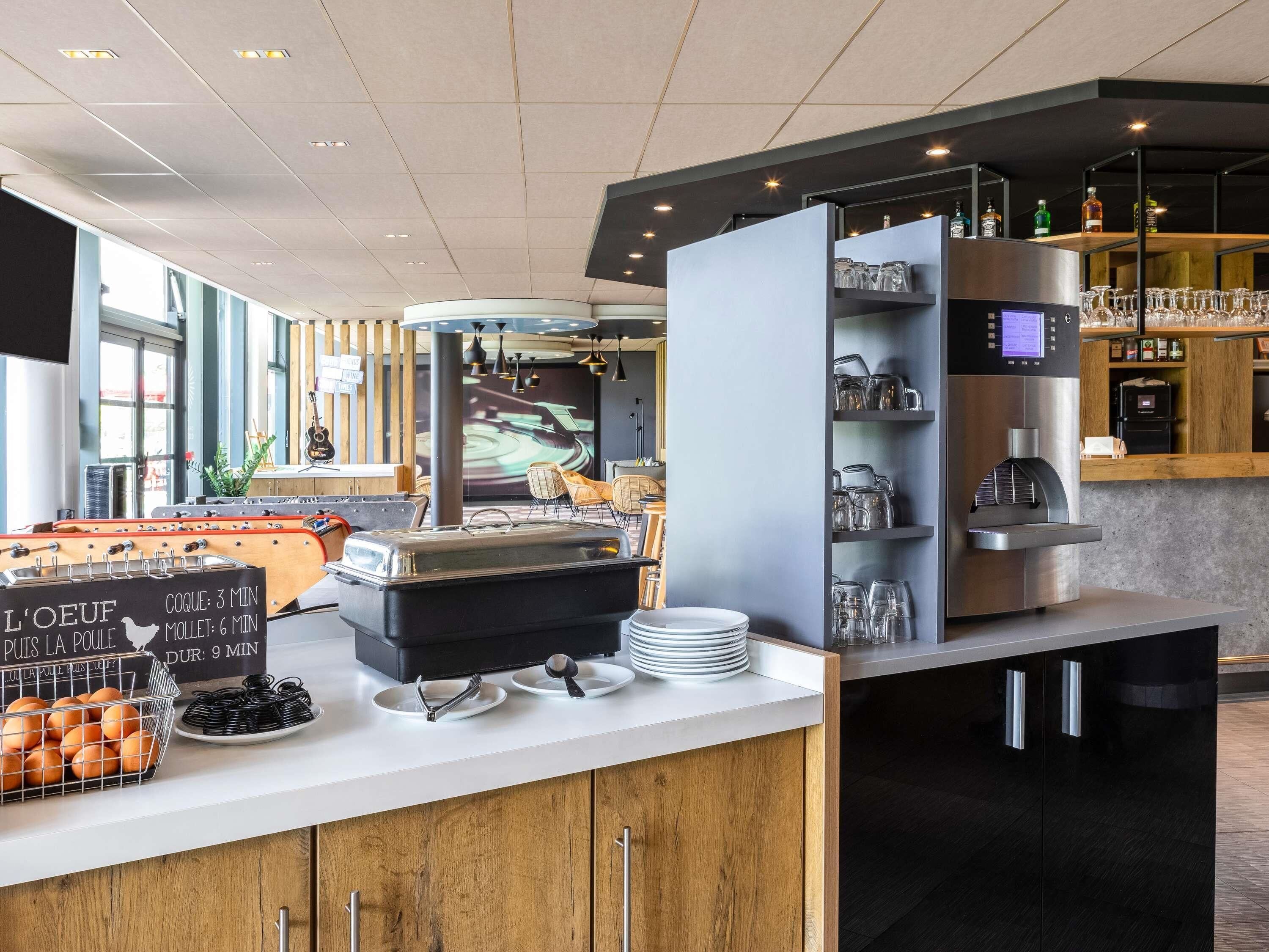 Tägliches Frühstücksbuffet (11.90 EUR pro Person)