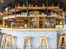 Bar (en la propiedad)