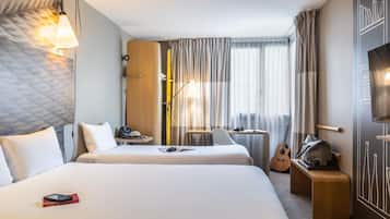 Habitación familiar, 1 cama doble con sofá cama | Escritorio, sistema de insonorización, tabla de planchar con plancha