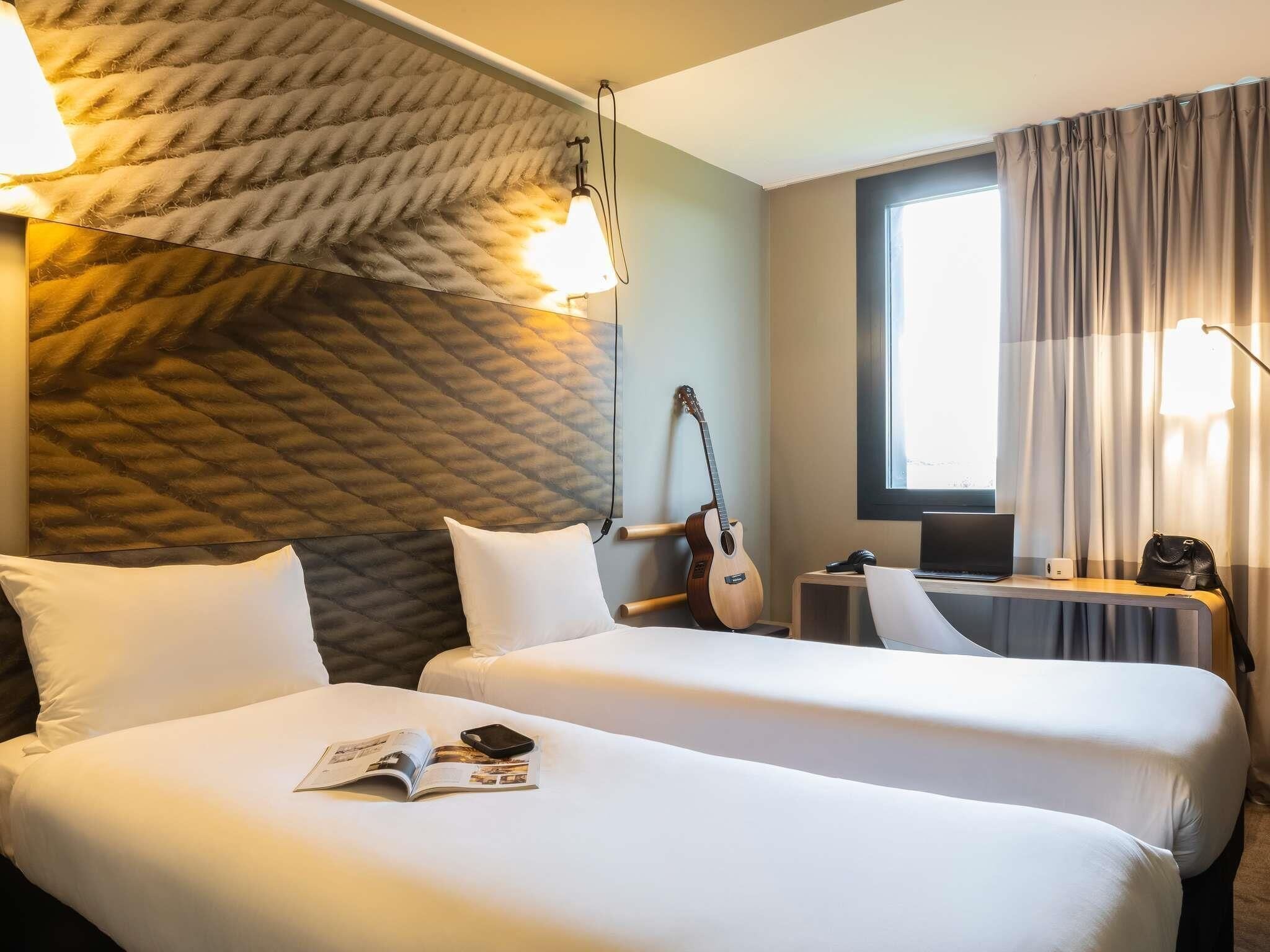 Standard Room, 2 Single Beds | Desk, soundproofing, iron/ironing board (on request)