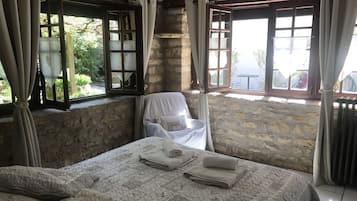 2 bedrooms, iron/ironing board, travel cot, free WiFi