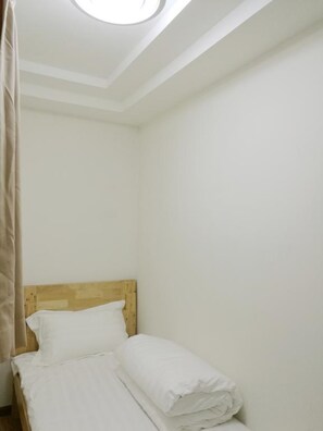 Single Room | Blackout curtains, free WiFi