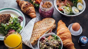 Local cuisine breakfast for a fee on weekdays - 2R full of charm and style at heart of Florentine (Tel Aviv)