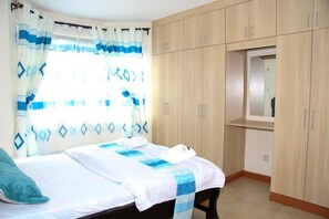 Deluxe Apartment | 3 bedrooms, iron/ironing board, free WiFi, bed sheets - Jambostay (Syokimau)