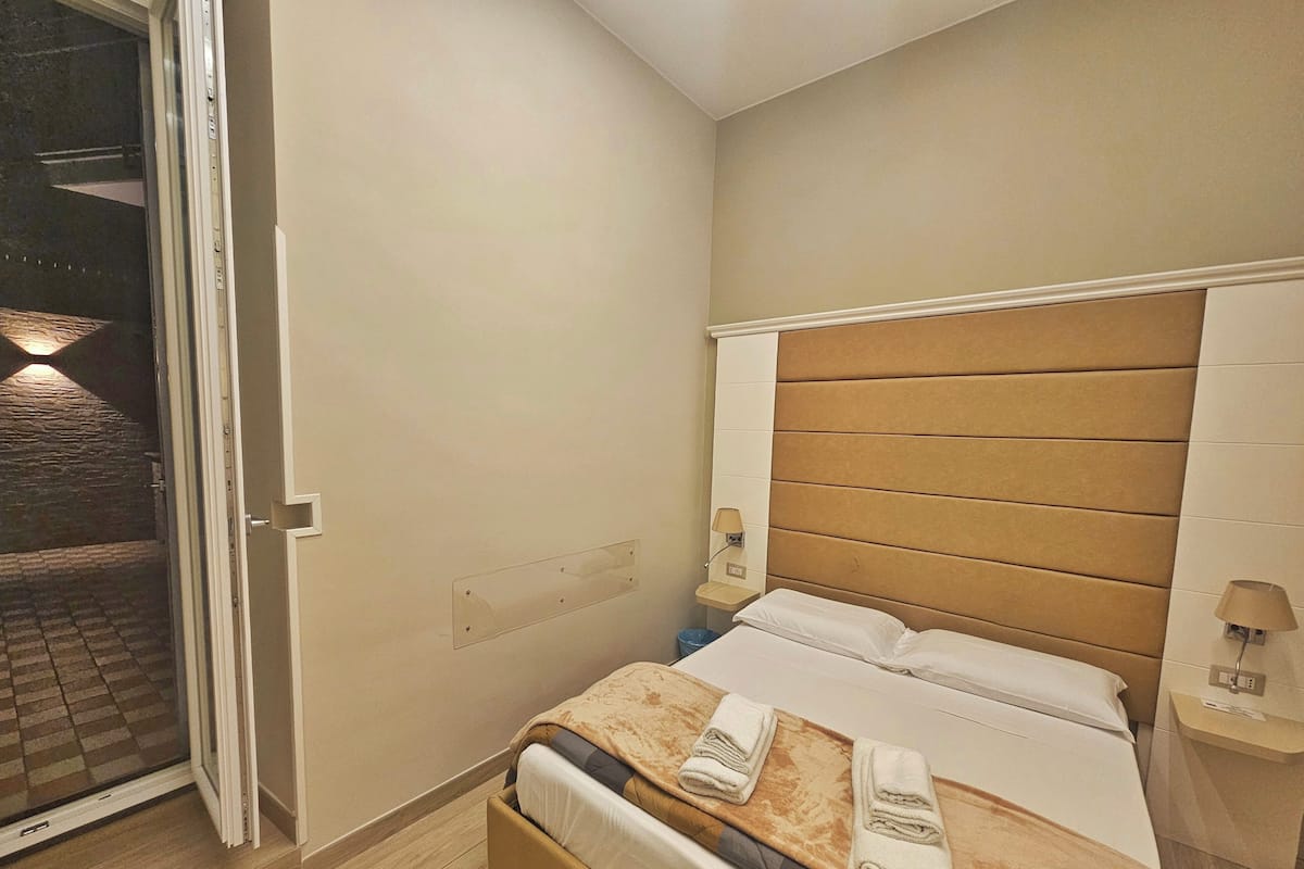 Deluxe Double Room, Terrace, Annex Building | Desk, soundproofing, iron/ironing board, free WiFi