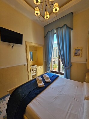 Superior-Doppelzimmer, Stadtblick | Schreibtisch, schallisolierte Zimmer, Bügeleisen/Bügelbrett
