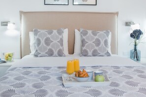 Apartment, 2 Bedrooms | Soundproofing, free cribs/infant beds, free WiFi, bed sheets