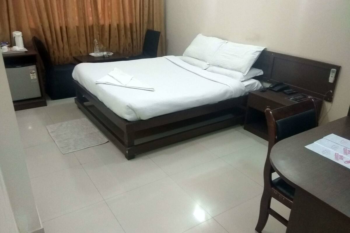 1 bedroom, in-room safe, individually decorated, individually furnished