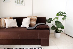 Flat-screen TV - Laila's Comfortable City Apartment (Larnaca)