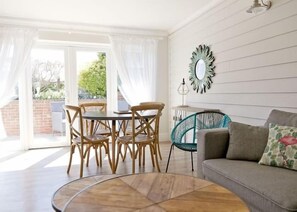 تلفزيون بشاشة مسطحة