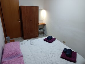 Basic Room | Free WiFi, bed sheets - Home Sweet Home (Matera)