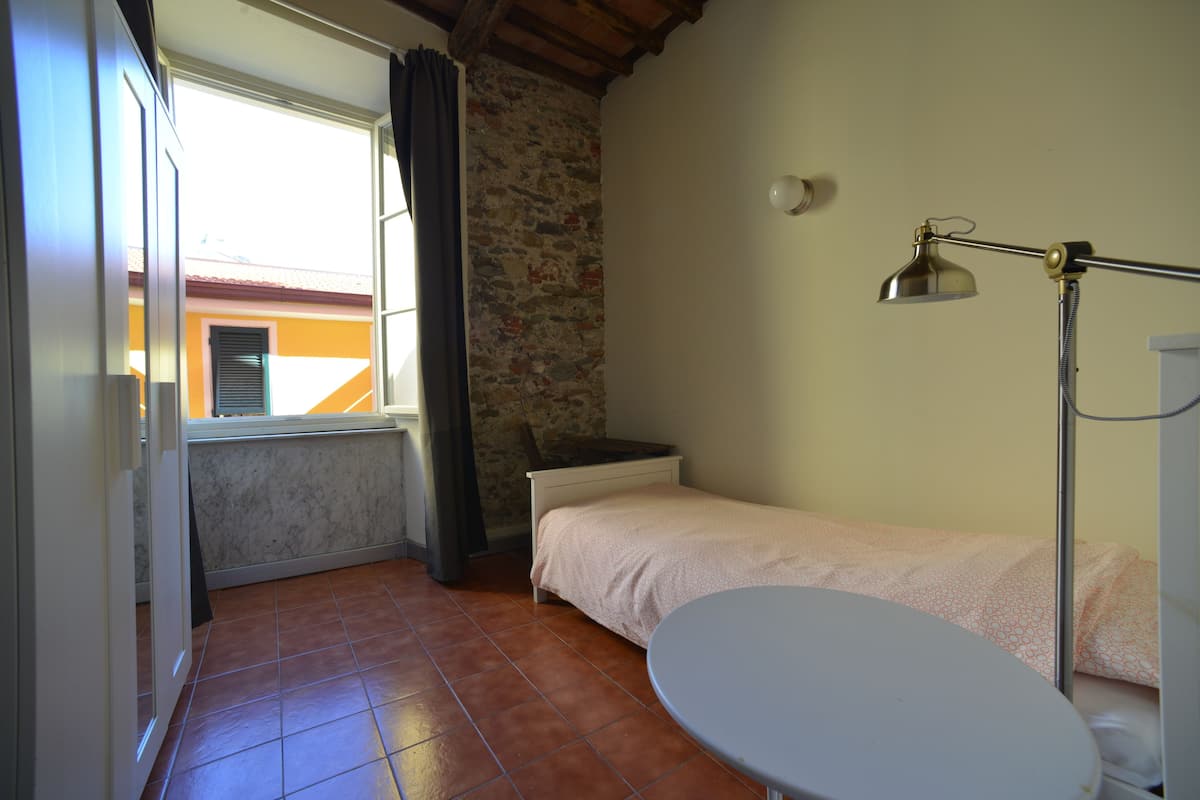 Single Room, Shared Bathroom | Katil lipat simpan/tambahan, Wi-fi percuma, cadar katil 