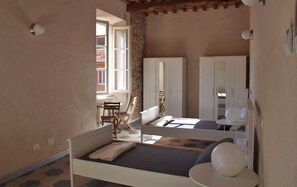 Twin Room, Shared Bathroom | Rollaway beds, free WiFi, bed sheets - Ostello Palazzo Nizza (Massa)