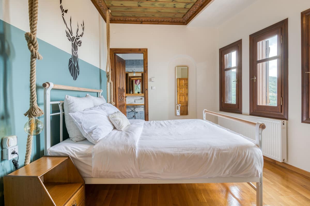 Standard Room | Desk, laptop workspace, WiFi (free), individually decorated