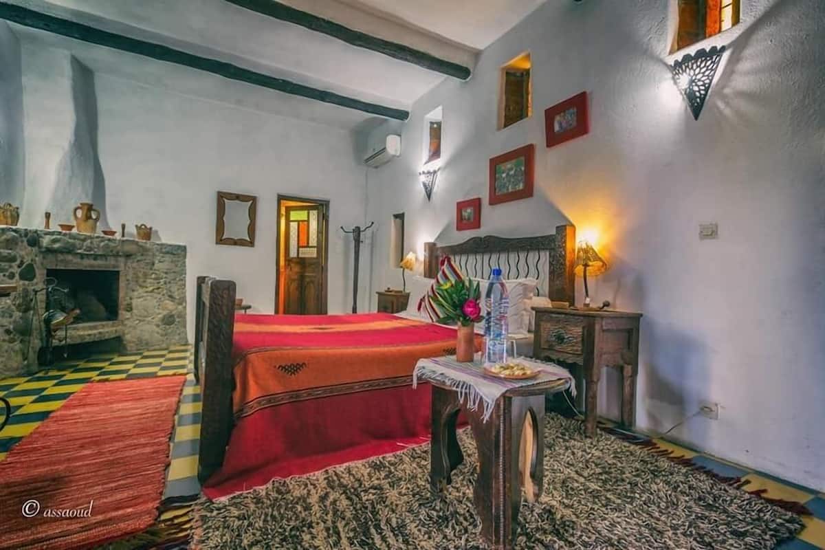 Double Room | 1 bedroom, minibar, bed sheets