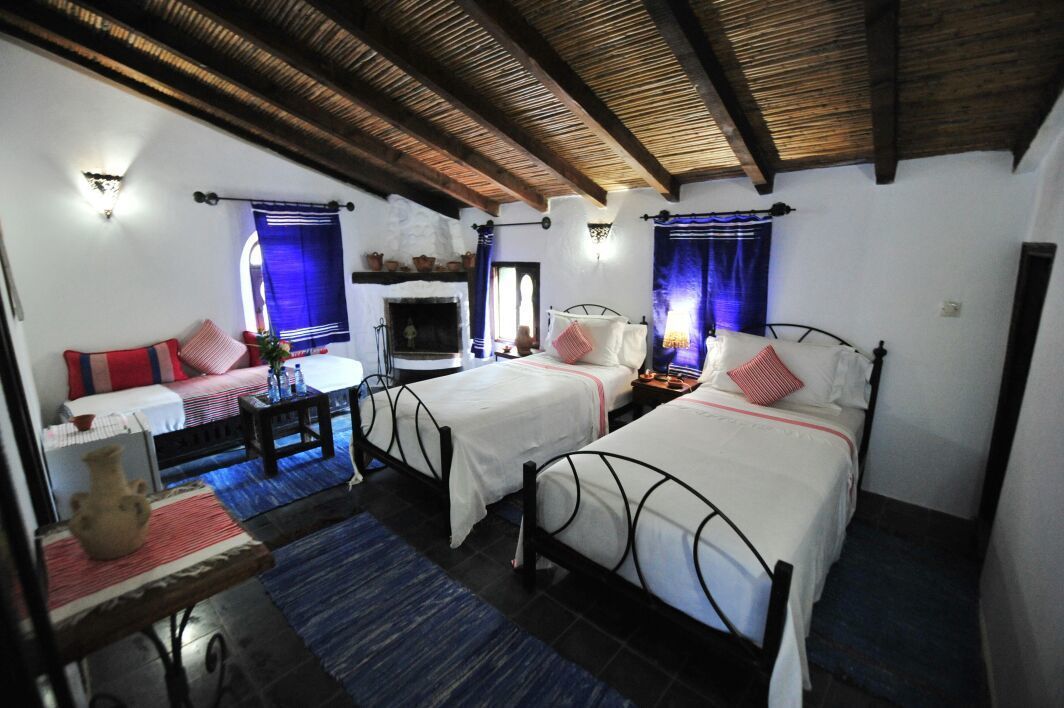 Minibar y ropa de cama 