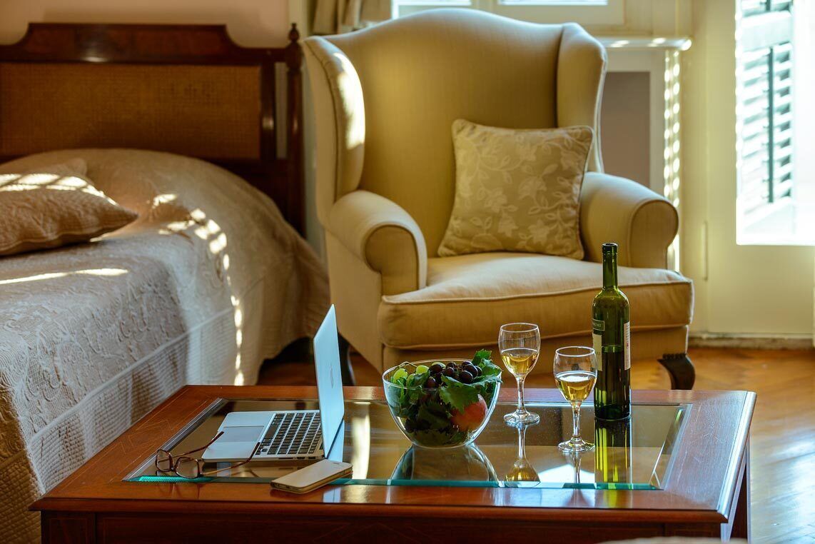 5 bedrooms, in-room safe, desk, blackout curtains