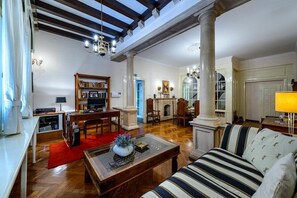 Flat-screen TV, DVD player - Villa Mediteran (Dubrovnik)