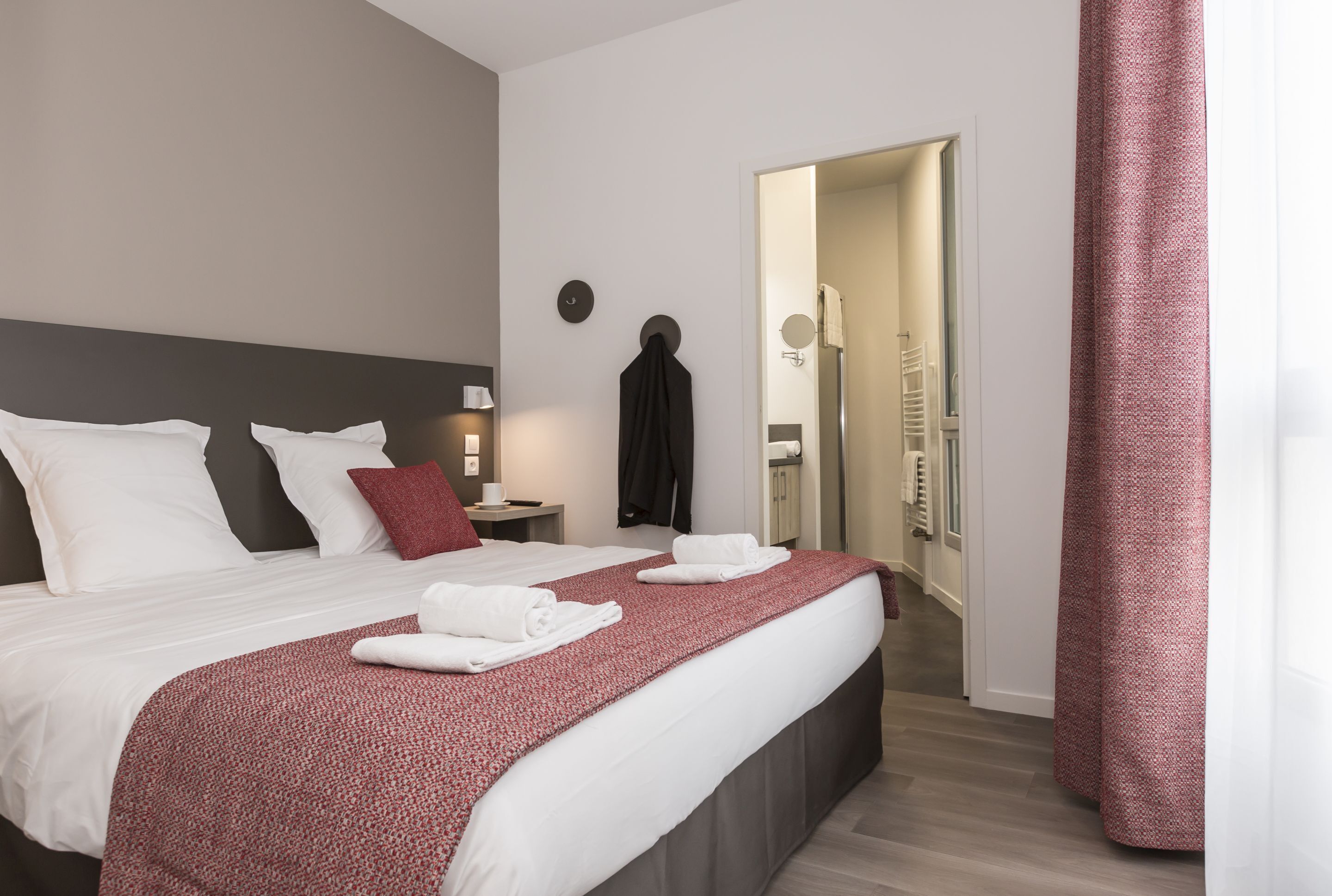 In-room safe, blackout drapes, soundproofing, cribs (free)