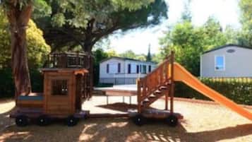 Children’s play area – outdoor