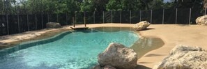 2 outdoor pools, open 10:00 AM to 8:00 PM, sun loungers - Camping Le Plateau Des Chasses (Mandelieu-La-Napoule)
