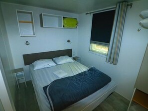 Stacaravan, 1 slaapkamer (Logement insolite Cahita) | Individueel gedecoreerd, individueel gemeubileerd