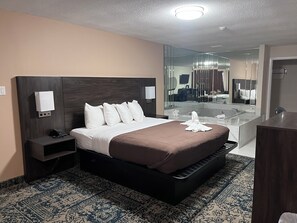 Standardzimmer, 1 King-Bett, Whirlpool | Kostenloses WLAN, Bettwäsche