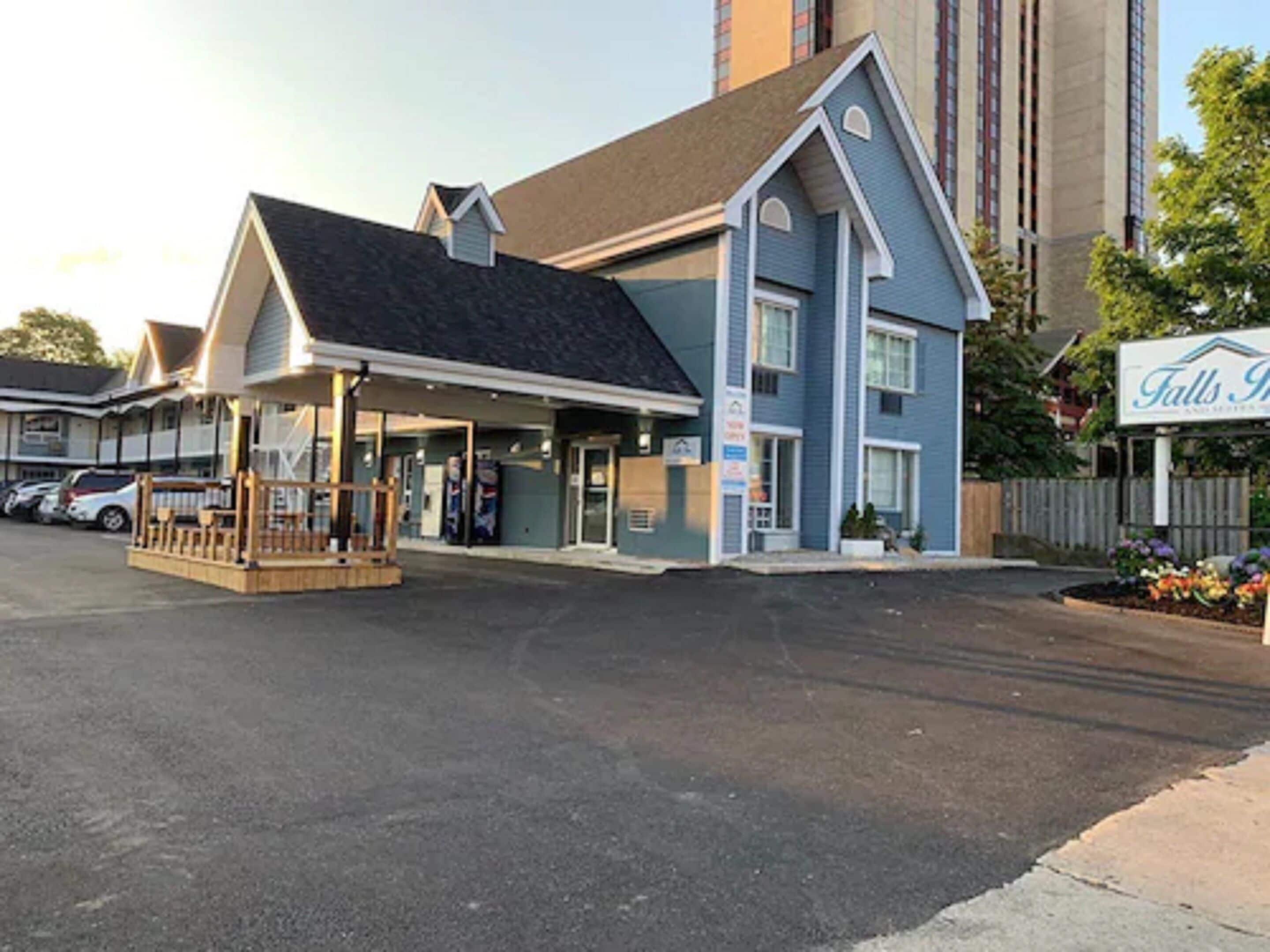 Foto - Falls Lodge & Suites