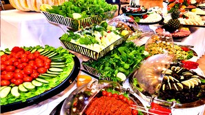2 Restaurants, Frühstück, Mittagessen, Abendessen, internationale Küche