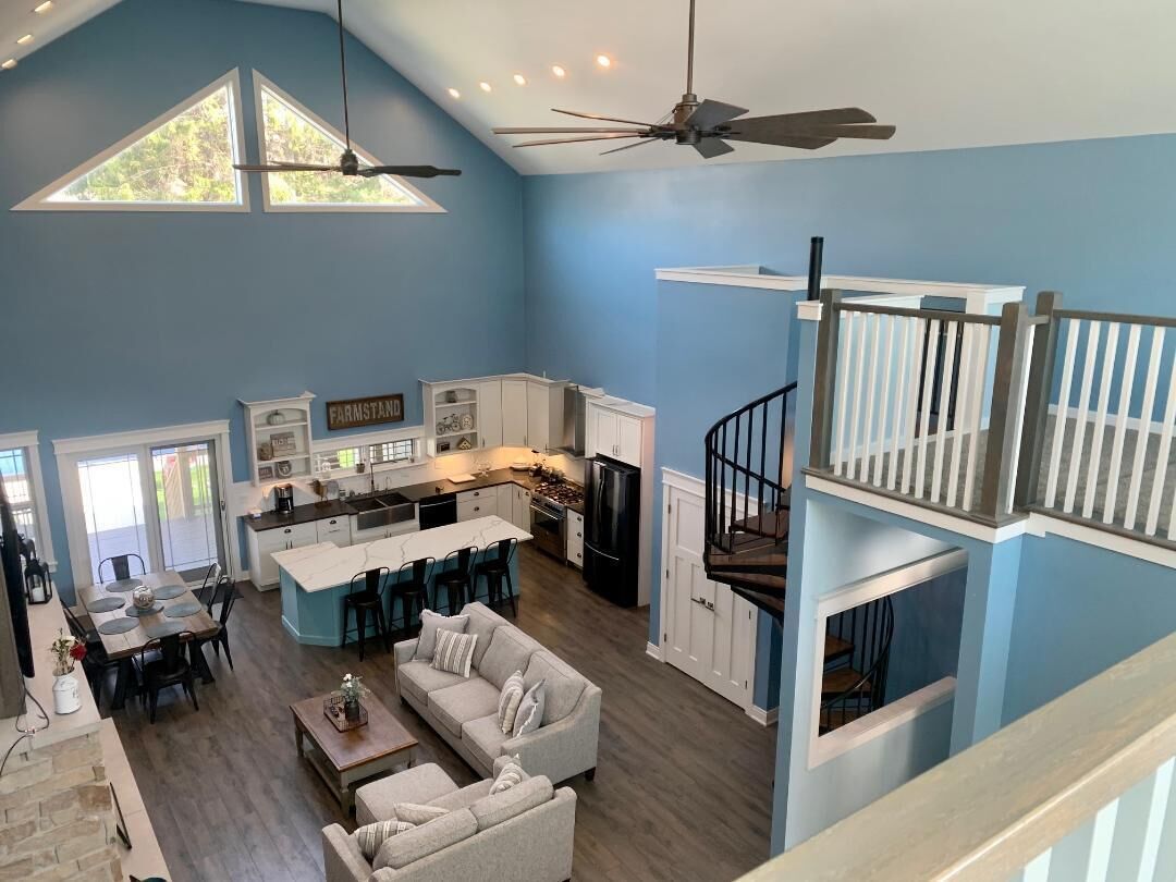 Cheerful 6-bedroom with pool and backyard oasis
