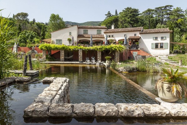 Indoor pool, seasonal outdoor pool, pool umbrellas, sun loungers