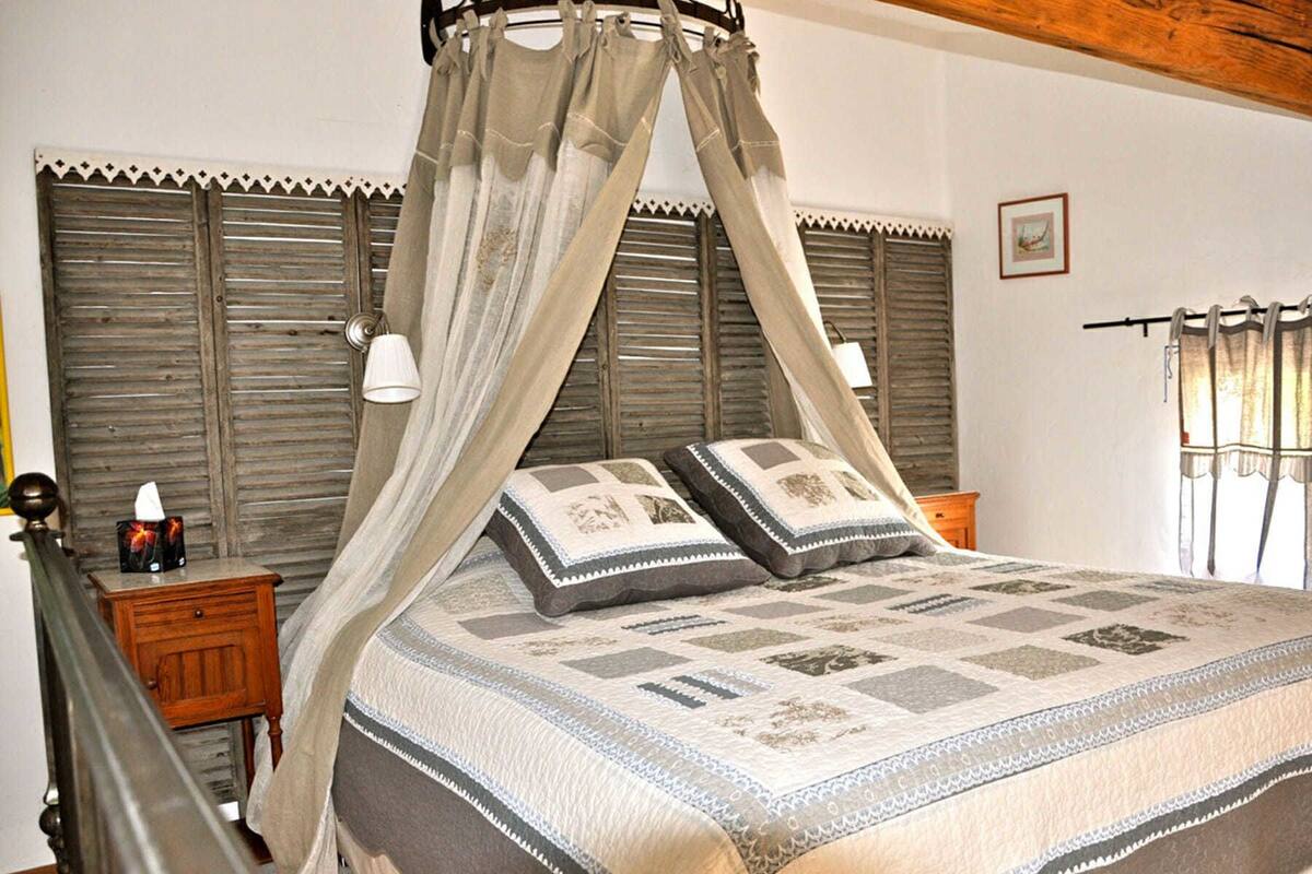 Family Suite, Terrace (Bon Repos) | Peralatan tempat tidur premium, tilam berlapik, meja, kalis bunyi