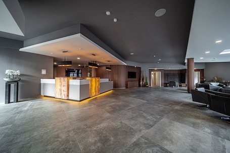 Lobby. EE Hotel