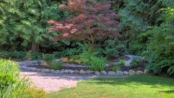 House, 1 Double Bed (218 - Rhythm Waters) | Garden view