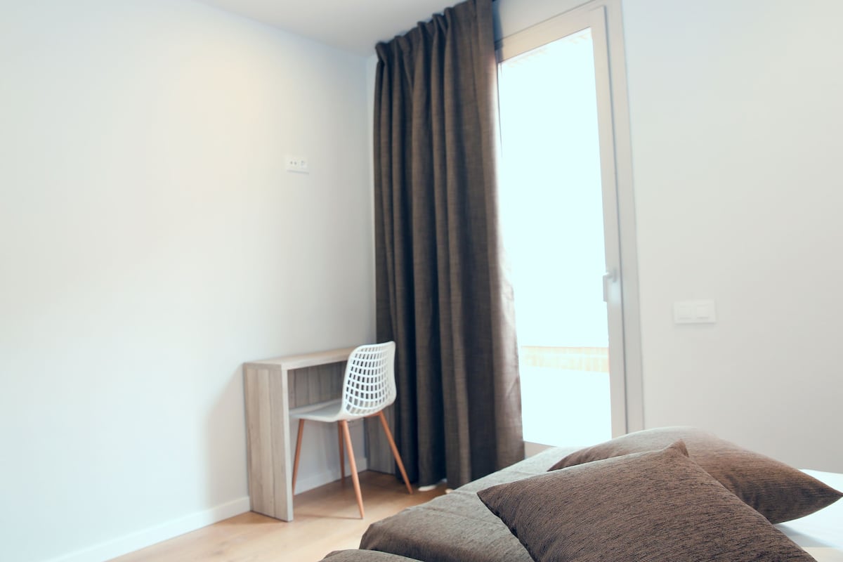 Apartamento design, várias camas, vista para a cidade (Apartamento 3-5 pax Deluxe) | 1 quarto, cofres nos quartos, espaço de trabalho para notebook