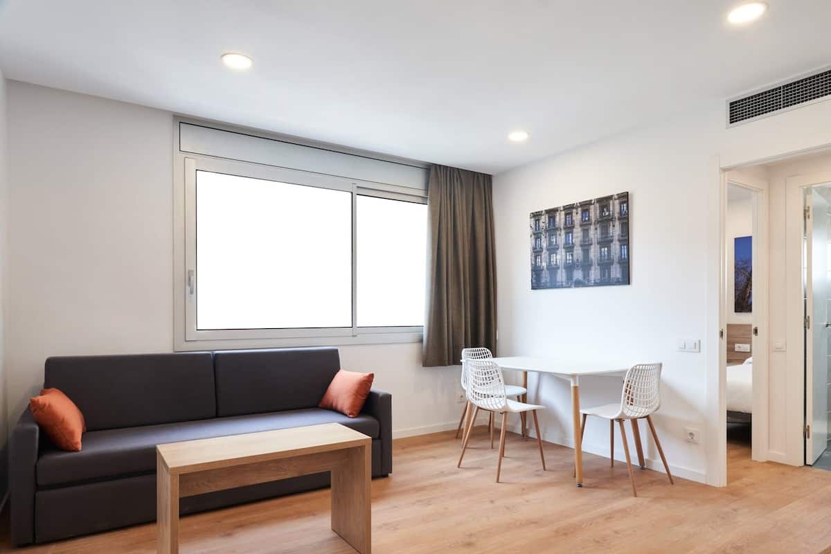Apartamento clássico, várias camas, para não fumantes (APARTAMENTO 3-4 PAX) | 1 quarto, cofres nos quartos, espaço de trabalho para notebook